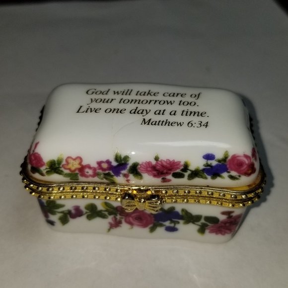 Vintage Rectangular Porcelain Floral Covered Box - Picture 1 of 4